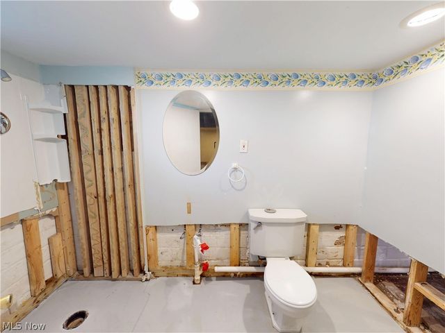 1560 Biltmore Road, Lyndhurst, OH 44124