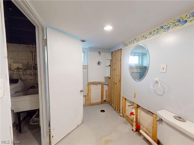 1560 Biltmore Road, Lyndhurst, OH 44124