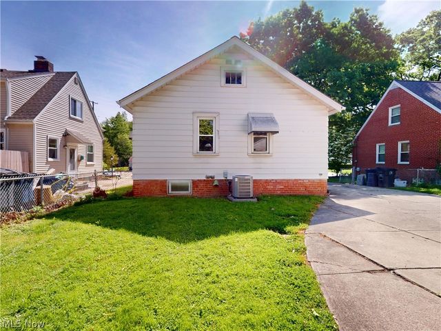 1560 Biltmore Road, Lyndhurst, OH 44124