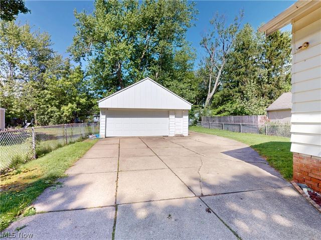 1560 Biltmore Road, Lyndhurst, OH 44124