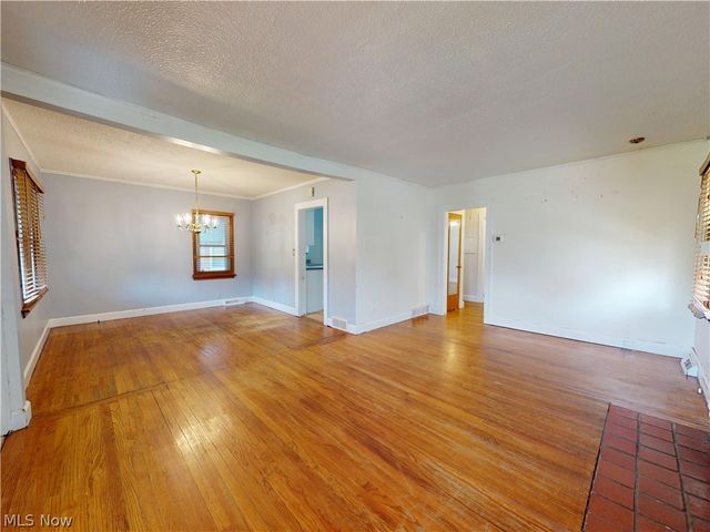 1560 Biltmore Road, Lyndhurst, OH 44124