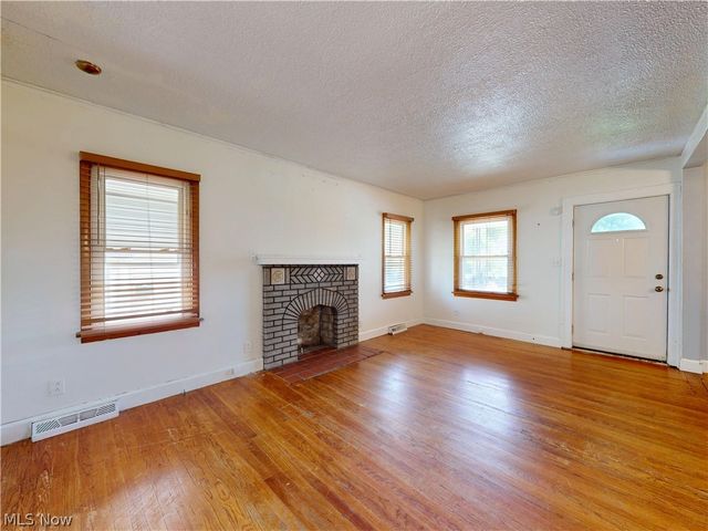 1560 Biltmore Road, Lyndhurst, OH 44124