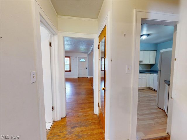 1560 Biltmore Road, Lyndhurst, OH 44124