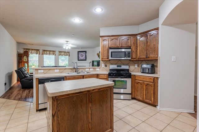 7234 Summit Parc Drive, Dallas, TX 75249