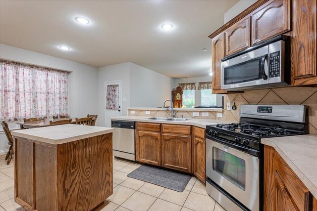 7234 Summit Parc Drive, Dallas, TX 75249