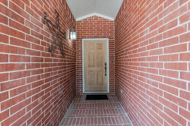7234 Summit Parc Drive, Dallas, TX 75249