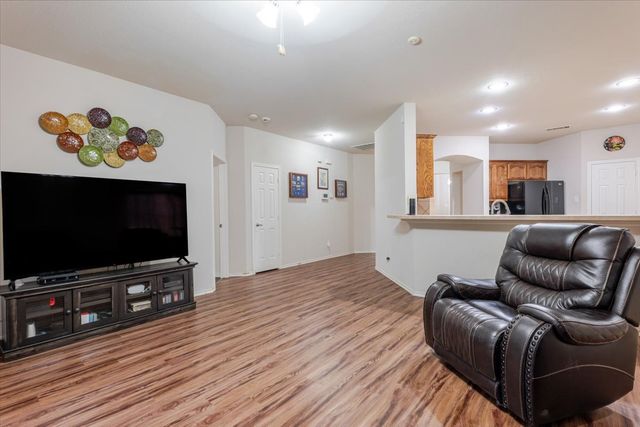 7234 Summit Parc Drive, Dallas, TX 75249