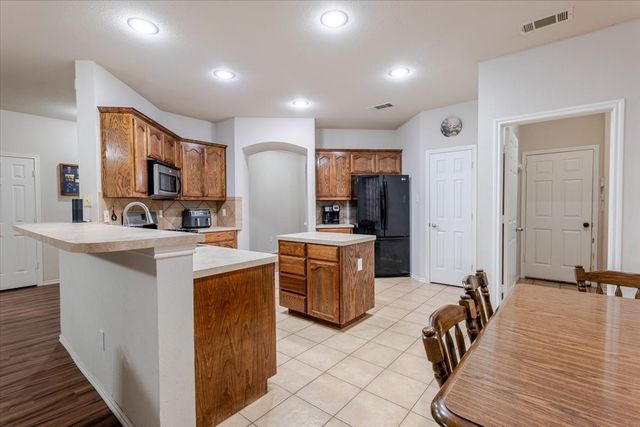7234 Summit Parc Drive, Dallas, TX 75249