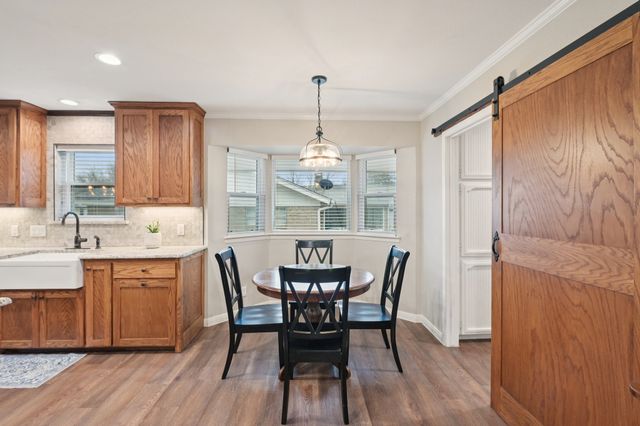 17 Lincolnshire Circle, Bedford, TX 76021