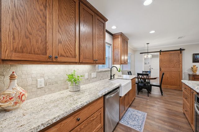 17 Lincolnshire Circle, Bedford, TX 76021