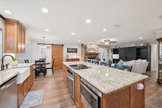 17 Lincolnshire Circle, Bedford, TX 76021