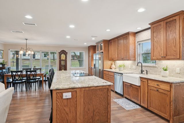 17 Lincolnshire Circle, Bedford, TX 76021