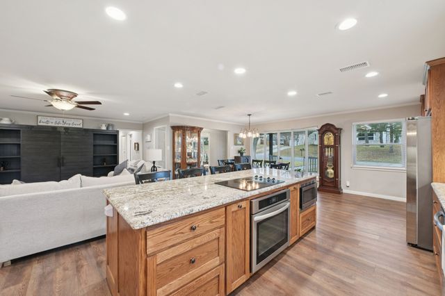 17 Lincolnshire Circle, Bedford, TX 76021