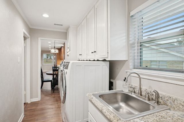 17 Lincolnshire Circle, Bedford, TX 76021