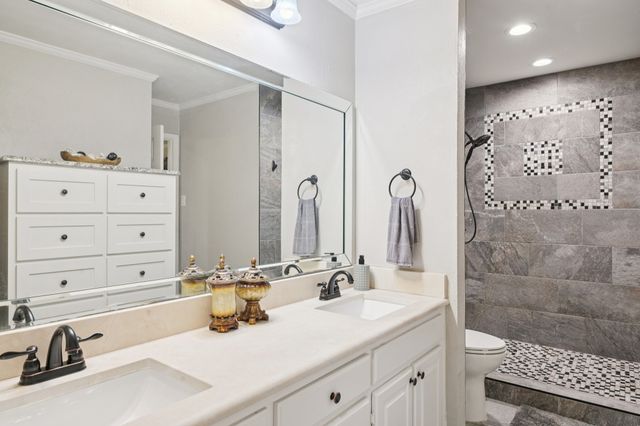 17 Lincolnshire Circle, Bedford, TX 76021