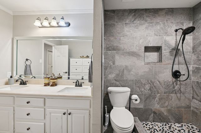 17 Lincolnshire Circle, Bedford, TX 76021