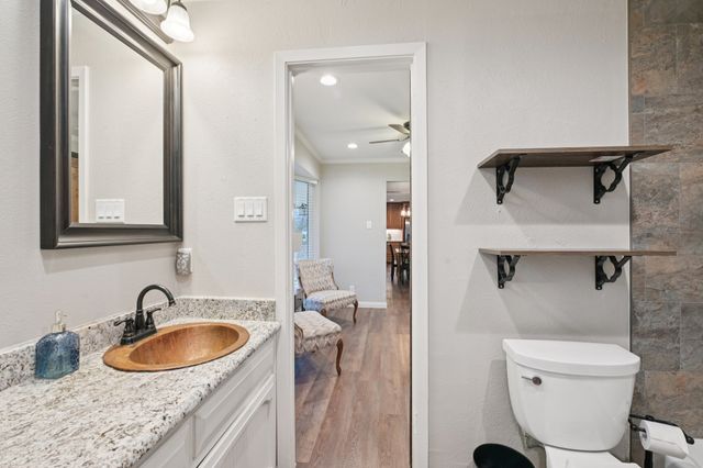 17 Lincolnshire Circle, Bedford, TX 76021