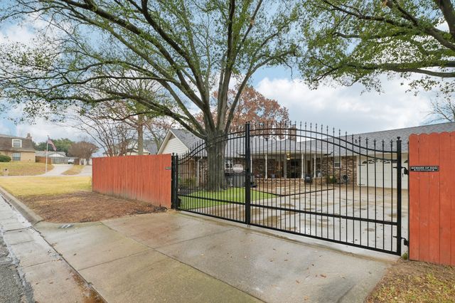 17 Lincolnshire Circle, Bedford, TX 76021