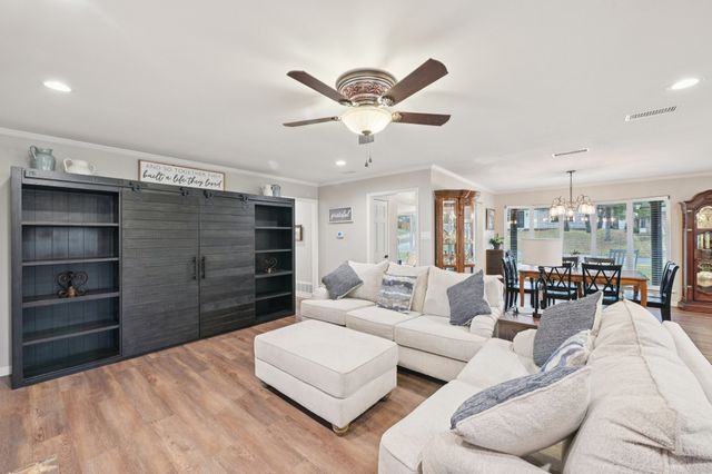 17 Lincolnshire Circle, Bedford, TX 76021