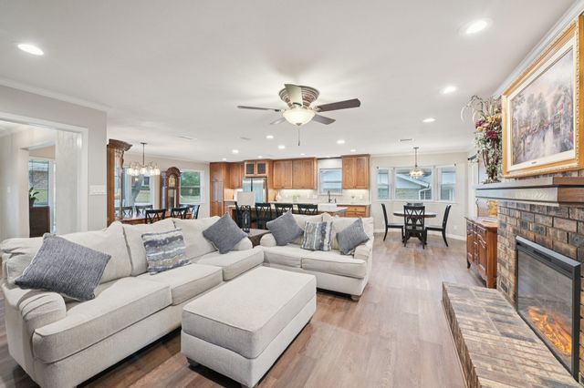 17 Lincolnshire Circle, Bedford, TX 76021