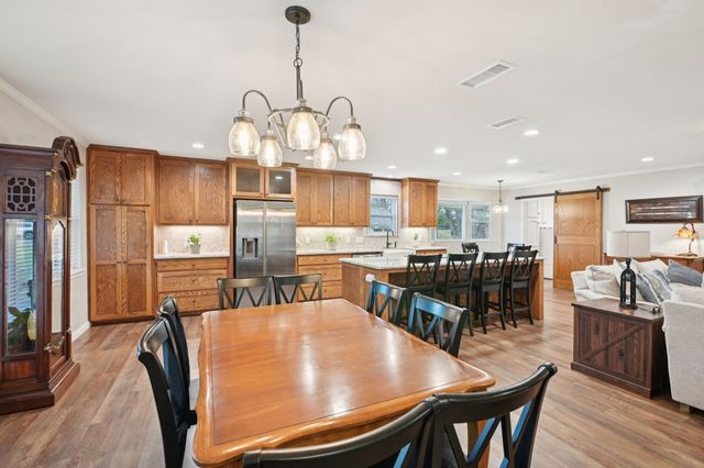 17 Lincolnshire Circle, Bedford, TX 76021