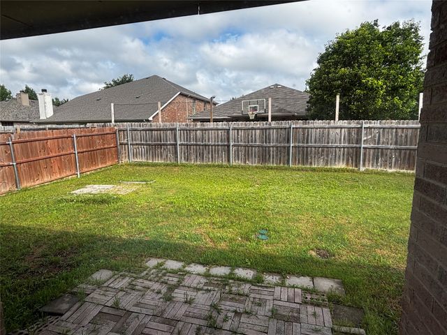2027 Lake Trail Drive, Heartland, TX 75126
