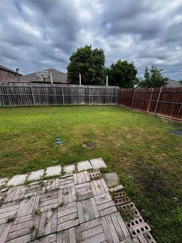 2027 Lake Trail Drive, Heartland, TX 75126