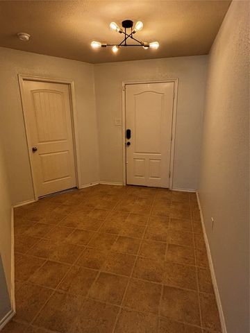 2027 Lake Trail Drive, Heartland, TX 75126