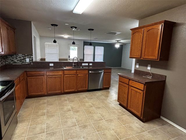 2027 Lake Trail Drive, Heartland, TX 75126