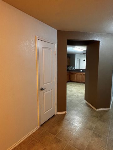 2027 Lake Trail Drive, Heartland, TX 75126