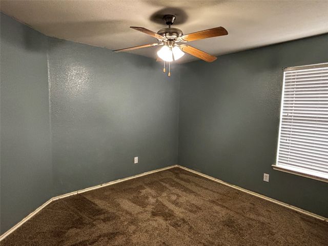 2027 Lake Trail Drive, Heartland, TX 75126