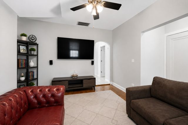 4817 W Dakin Street, Chicago, IL 60641
