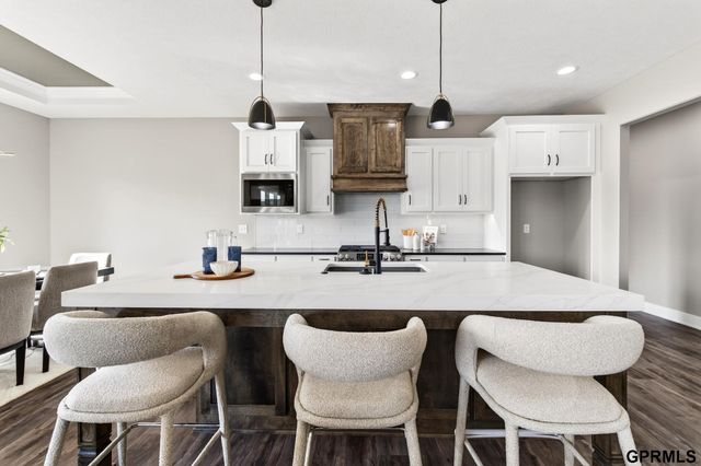 21825 Parkview Drive, Gretna, NE 68028