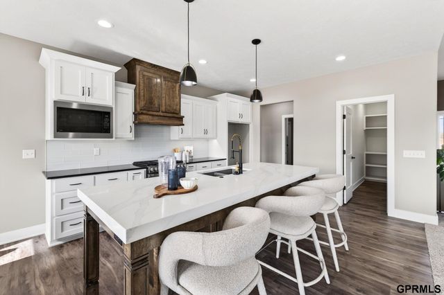 21825 Parkview Drive, Gretna, NE 68028