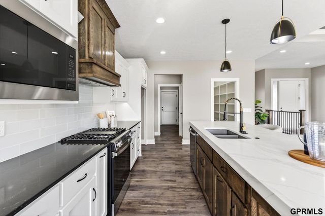 21825 Parkview Drive, Gretna, NE 68028