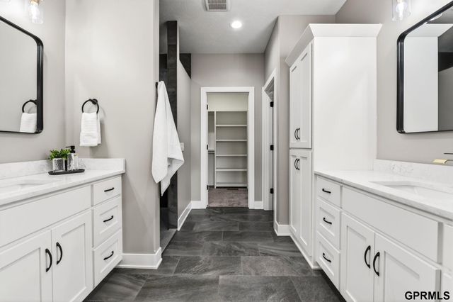 21825 Parkview Drive, Gretna, NE 68028