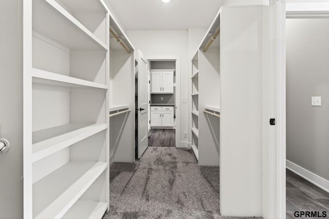 21825 Parkview Drive, Gretna, NE 68028