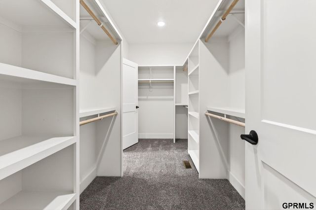 21825 Parkview Drive, Gretna, NE 68028