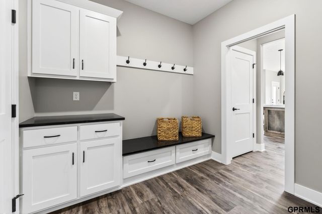 21825 Parkview Drive, Gretna, NE 68028