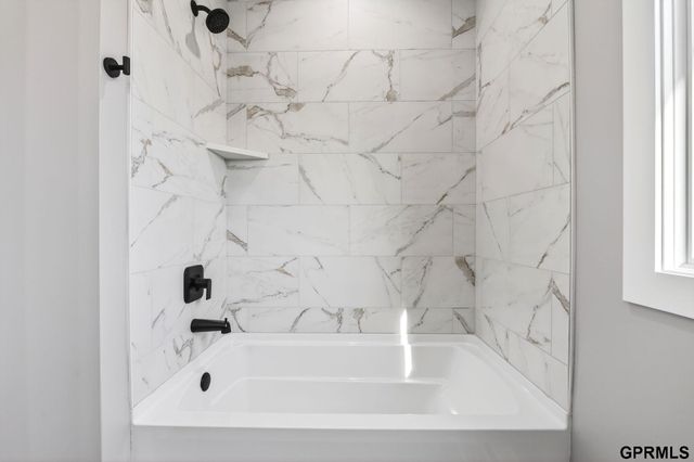 21825 Parkview Drive, Gretna, NE 68028