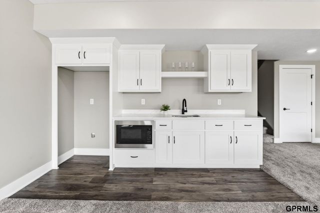 21825 Parkview Drive, Gretna, NE 68028