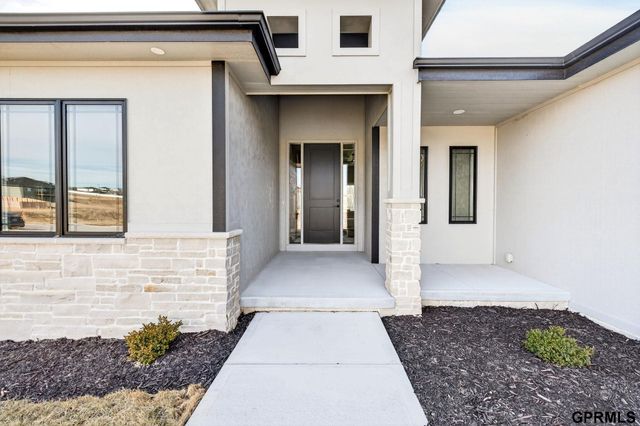 21825 Parkview Drive, Gretna, NE 68028