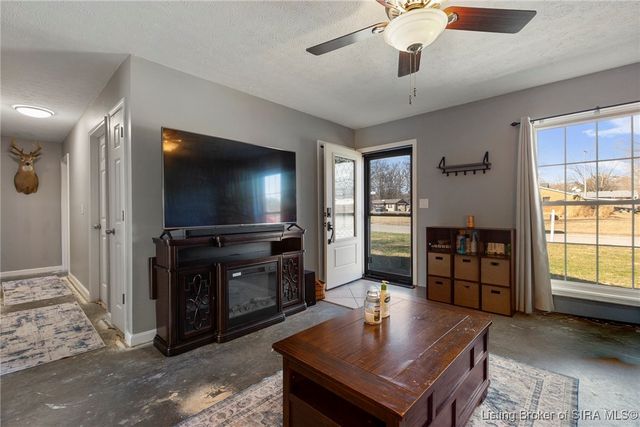 100 Hodge Street, Charlestown, IN 47111