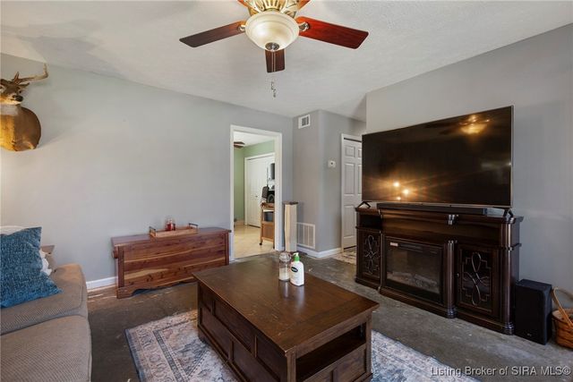 100 Hodge Street, Charlestown, IN 47111