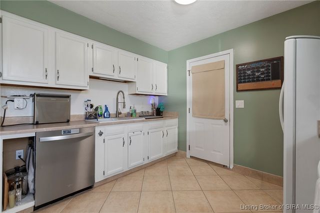 100 Hodge Street, Charlestown, IN 47111