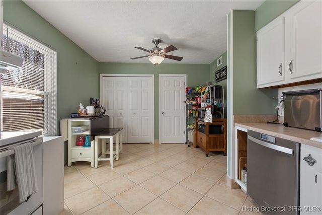 100 Hodge Street, Charlestown, IN 47111