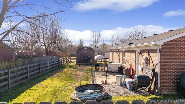 100 Hodge Street, Charlestown, IN 47111