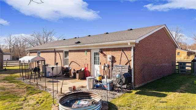 100 Hodge Street, Charlestown, IN 47111