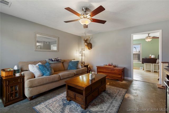 100 Hodge Street, Charlestown, IN 47111