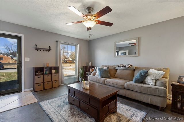 100 Hodge Street, Charlestown, IN 47111